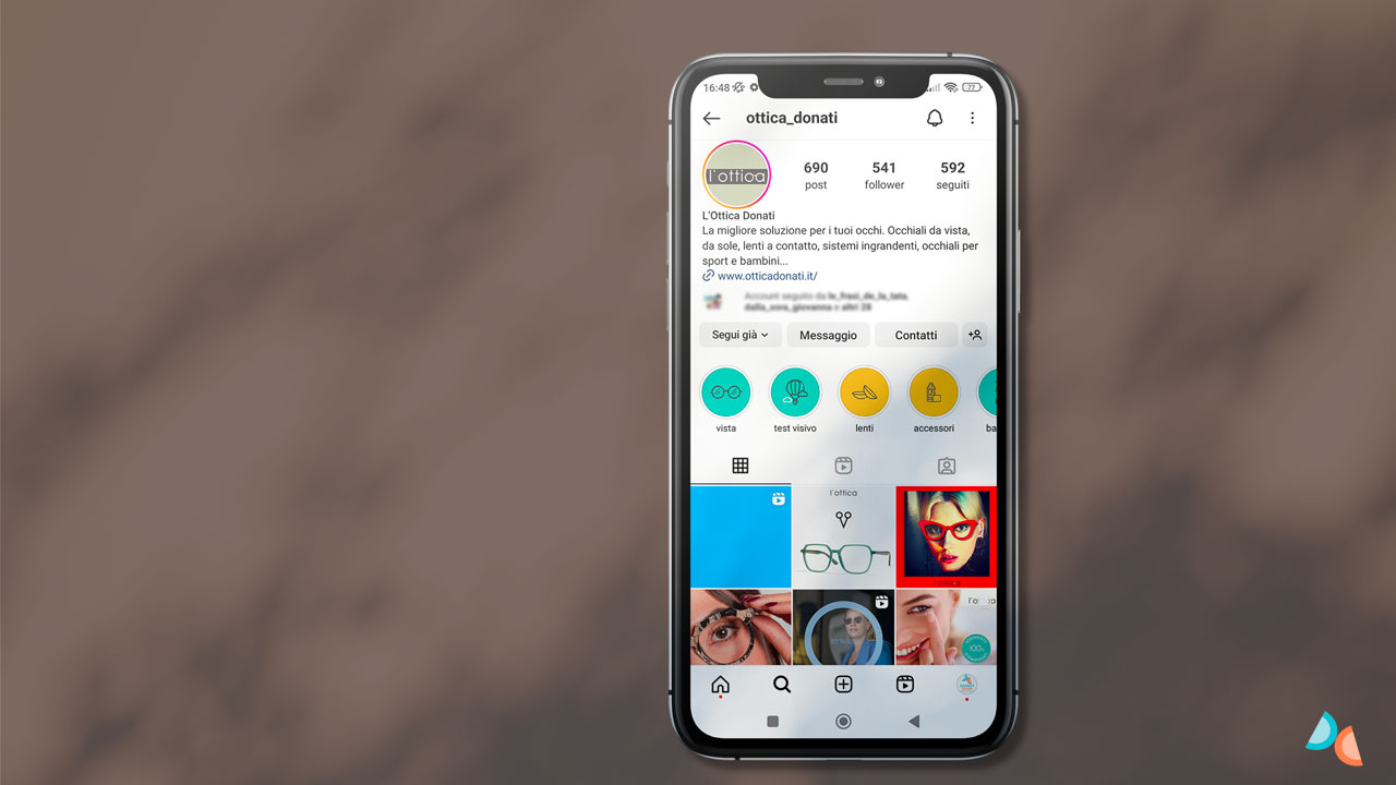 Pagina Instagram negozio ottica Trento vista su schermo smartphone